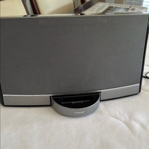 Bose Black Speaker SystemBose Sounddock